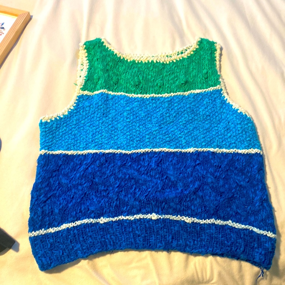 Vibrant stripped short sleeve sweater
